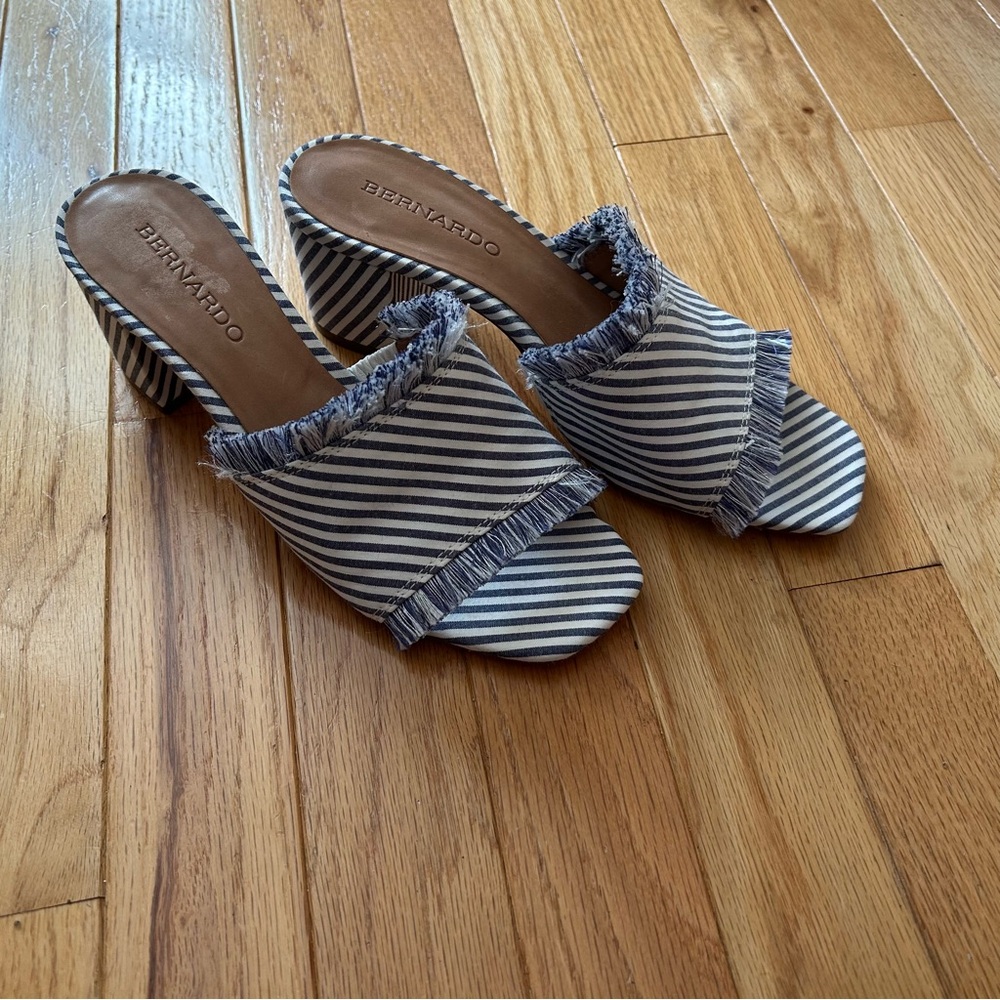 Bernardo Bryne Fringe Mule White/Blue Stripe Size 7